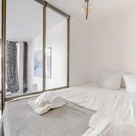 125 Cochine - Superbe A Paris